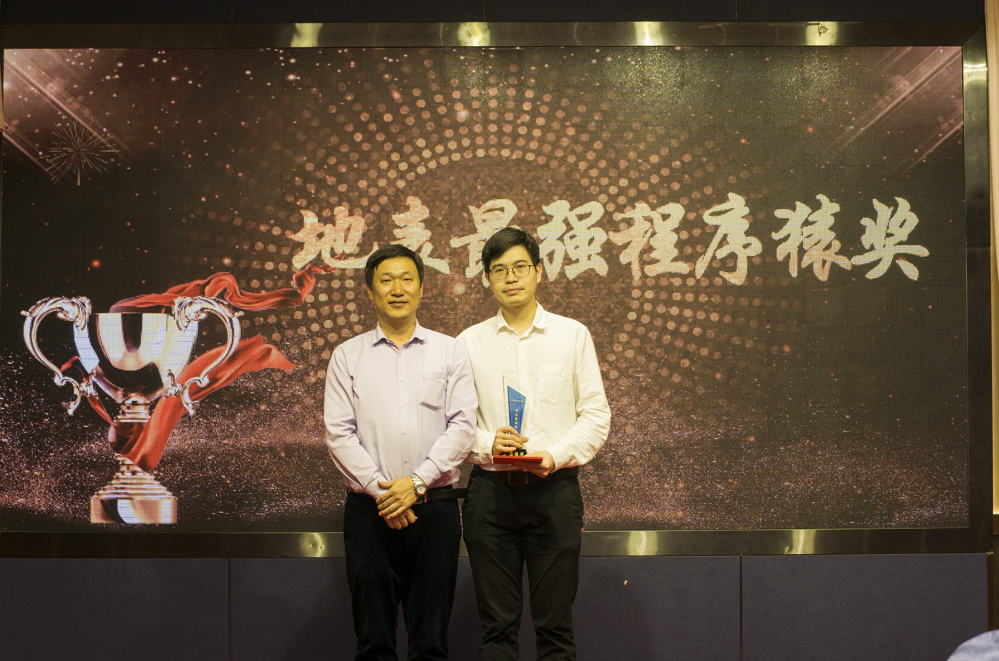 奖项4-1.jpg 奖项4-1.jpg