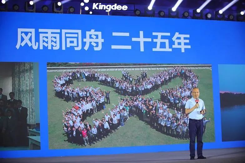 徐少春.jpg 徐少春.jpg